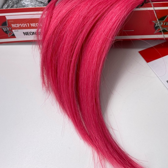 NWT-  NEON PINK STRAIGHT ROUNDED CHINA BANG BOB by - Mane Concept Futura - Picture 4 of 10